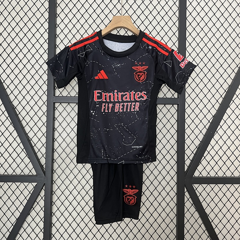 24/25 Kids Benfica away Size: 16-28 (front)