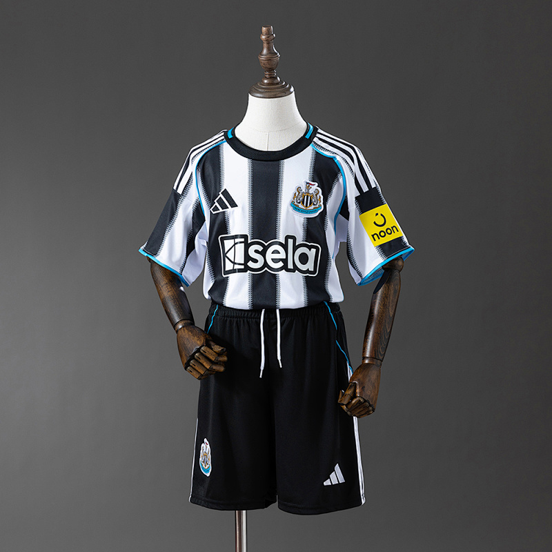 Newcastle United 25/26 Home Full kids kit Jersey size：16-28 (front)
