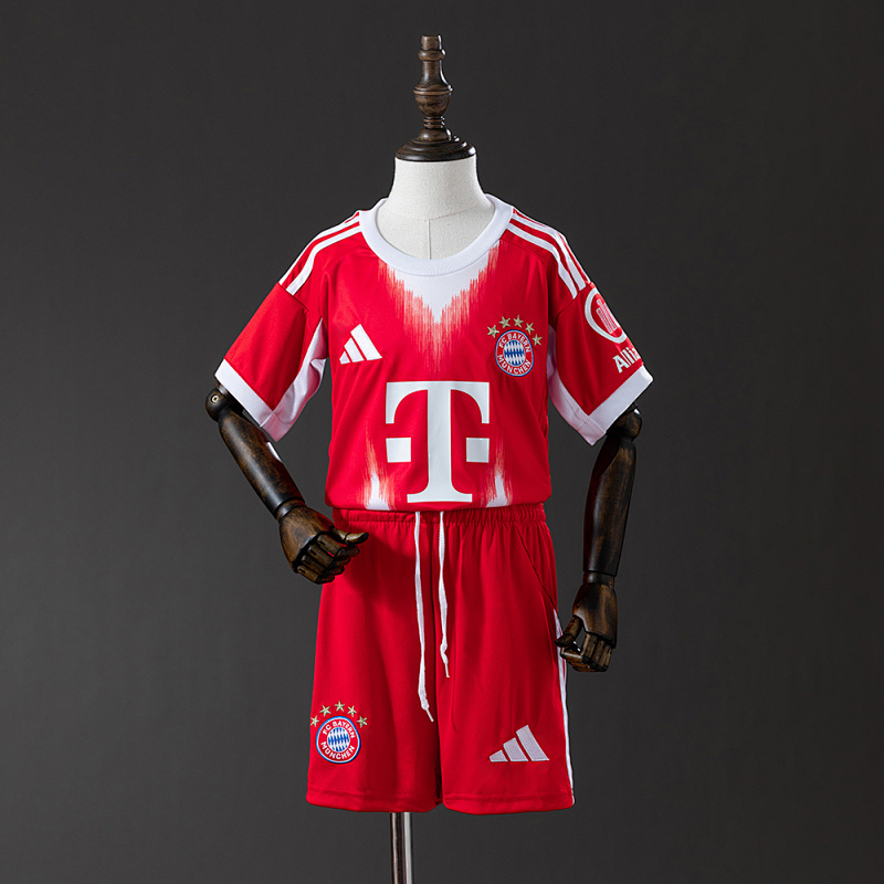 25/26 kids Bayern Munich home size: 16-28 (front)