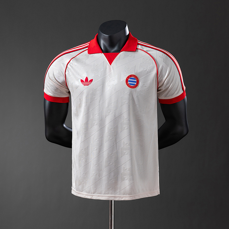 24/25 Player Retro Bayern Munich S-XXL (front)