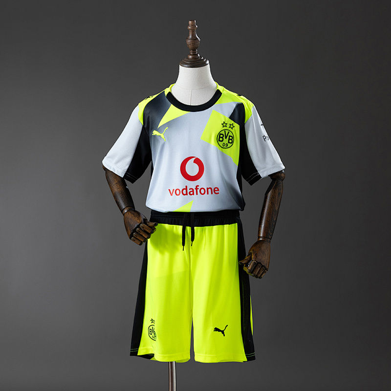 Borussia Dortmund 25/26 Away Kids Kit Jersey SIZE 16-28 (front)