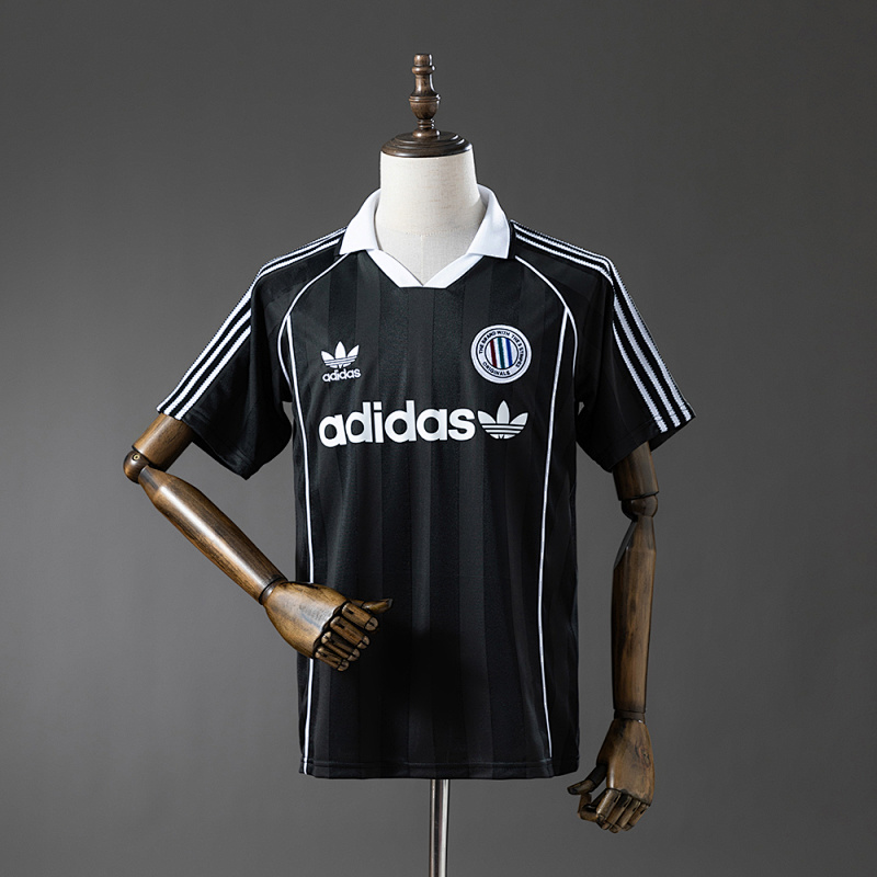 Originals Classic Three Stripes - Black Jersey S-XXL (front)