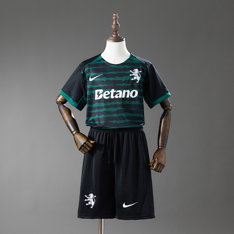 Sporting CP 25/26 Christmas Special Edition Kids Kit Jersey SIZE 16-28 (front)