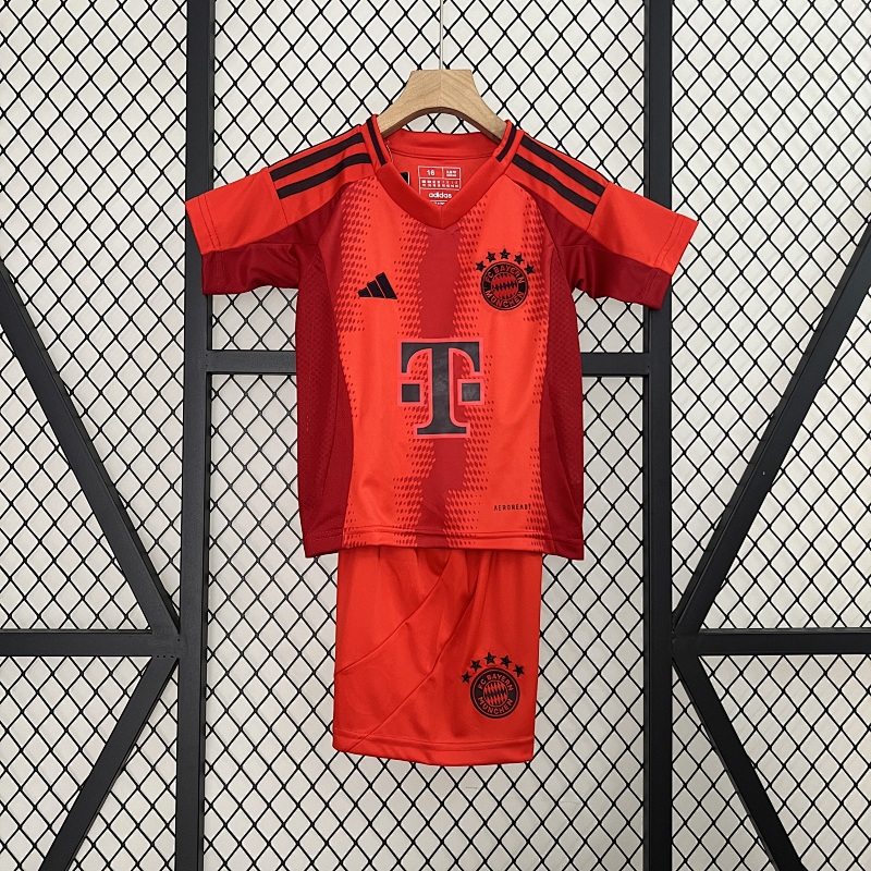 24/25 kids Bayern Munich home size: 16-28 (front)