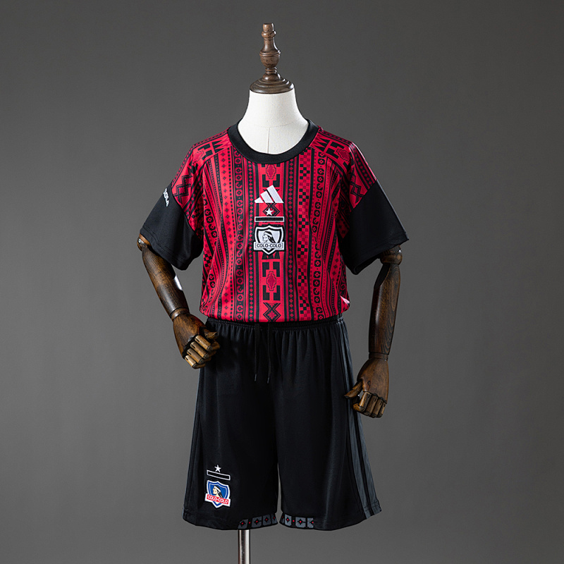 Colo Colo 26/27 Pre-Match Kids Kit Size 16-28 (front)
