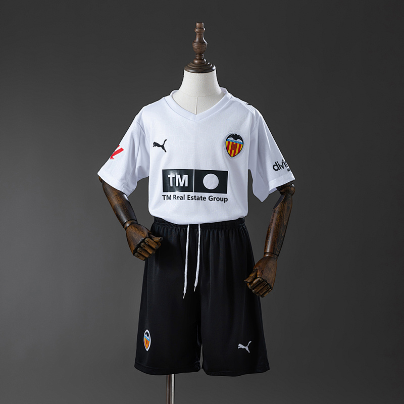 Valencia 25/26 Home Kids Size: 16-28 (front)