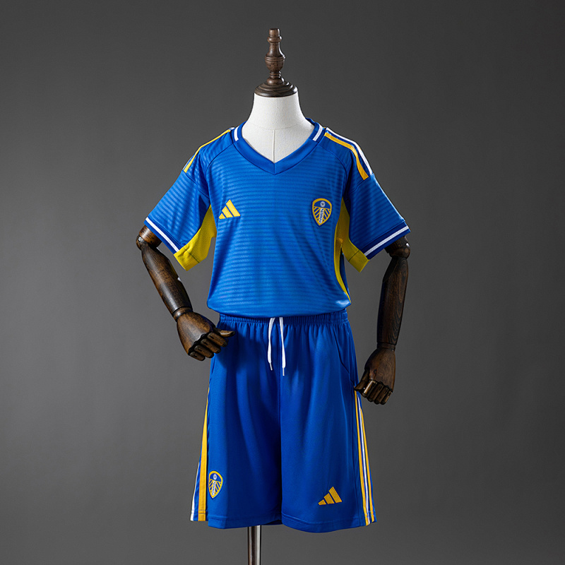 Leeds United 25/26 Away Kids kit Jersey SIZE 16-28 (front)